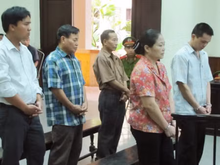 Thụt két gần chục tỷ, giám đốc quỹ tín dụng lĩnh 25 năm tù