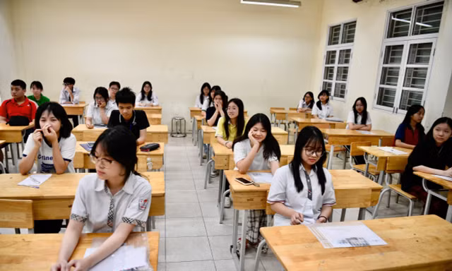 Hà Nội: 11 thí sinh cần hỗ trợ y tế, gần 500 thí sinh không làm thủ tục dự thi