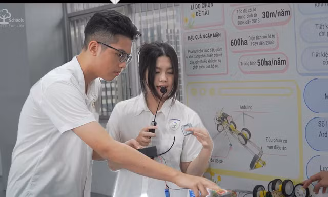 Học sinh sáng chế thiết bị đo độ nhiễm mặn của đất