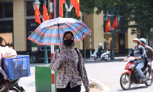 Miền Bắc, miền Trung bước vào đợt nắng nóng kéo dài