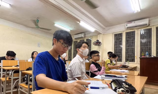 Ráo riết thi tuyển lớp 10