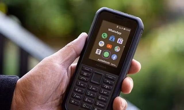 Công bố lộ trình chấm dứt điện thoại ‘cục gạch’