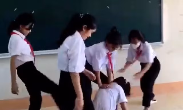 Bộ GD&ĐT giảm hình thức kỷ luật học sinh, coi chừng 'nhờn thuốc'