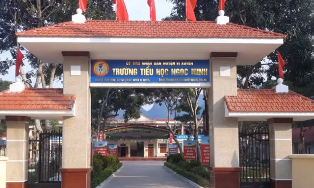 Học sinh lớp 2 bị thầy giáo đánh vì không viết được chính tả