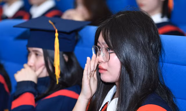 Những hình ảnh xúc động trong lễ trao học bổng Nâng bước thủ khoa