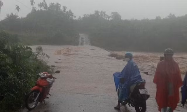 Miền Trung lại sắp đón thêm một đợt mưa rất lớn, nguy cơ lũ quét, ngập diện rộng