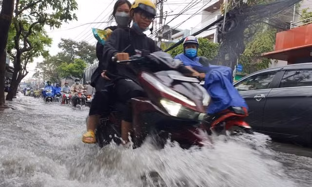 Miền Bắc mát mẻ trước khi đón đợt mưa dông mới, Nam Bộ và Trung Bộ mưa rất to