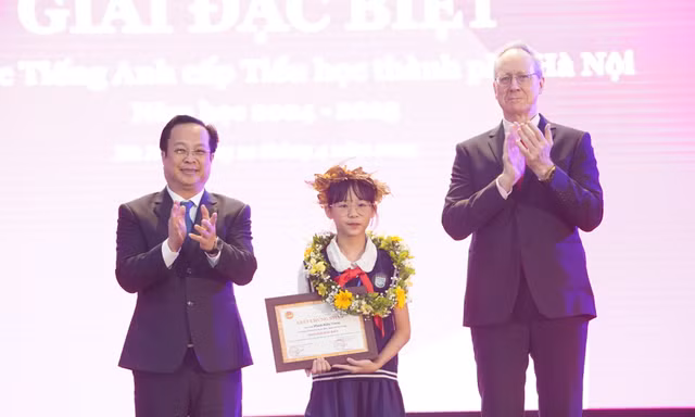 Hà Nội: Trao giải thưởng Olympic tiếng Anh cấp thành phố cho 203 học sinh