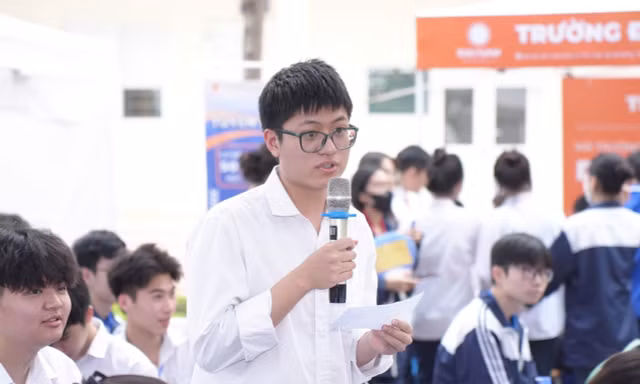 Học sinh lớp 12 cần làm gì để không 'lạc lối' khi chọn ngành nghề?