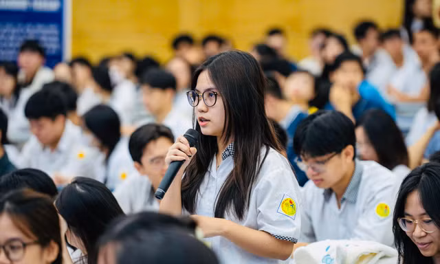 Chủ biên Chương trình Ngữ văn gợi ý học sinh cách làm bài đạt điểm cao