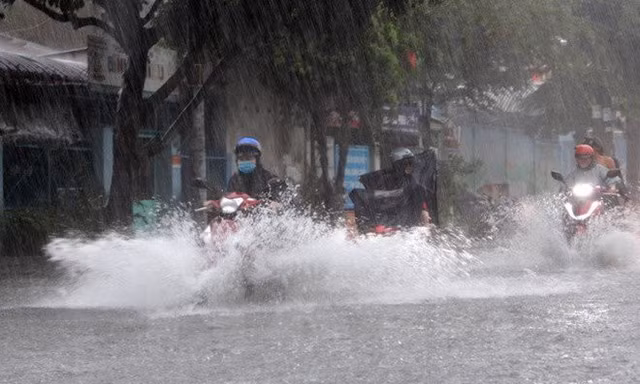 Gió mùa đông bắc sắp tràn về, mưa rất to