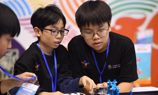 Thí sinh nhận 'mưa' giải thưởng Cuộc thi Vô địch Quốc gia STEM, AI và Robotics 2024