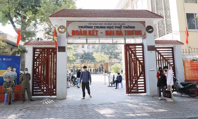 Hà Nội công bố điện thoại nóng hỗ trợ phụ huynh đăng ký xét tuyển 'nguyện vọng tràn'