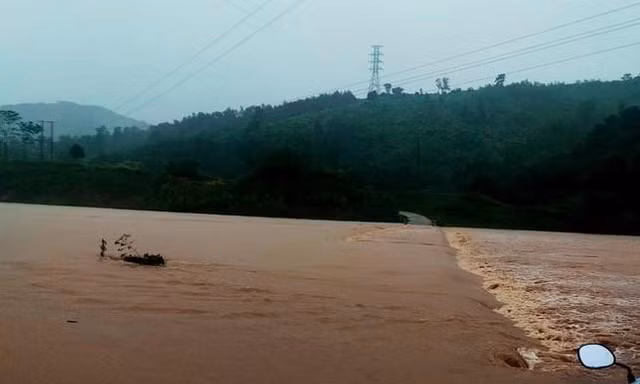 Bão Noru gây mưa rất lớn ở nhiều vùng trên cả nước