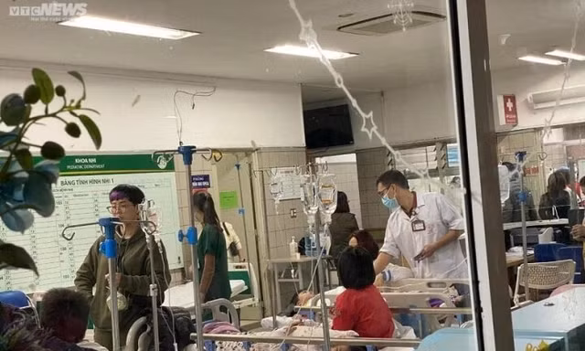 Hà Nội: 41 học sinh nhập viện sau bữa ăn trưa khi đi dã ngoại