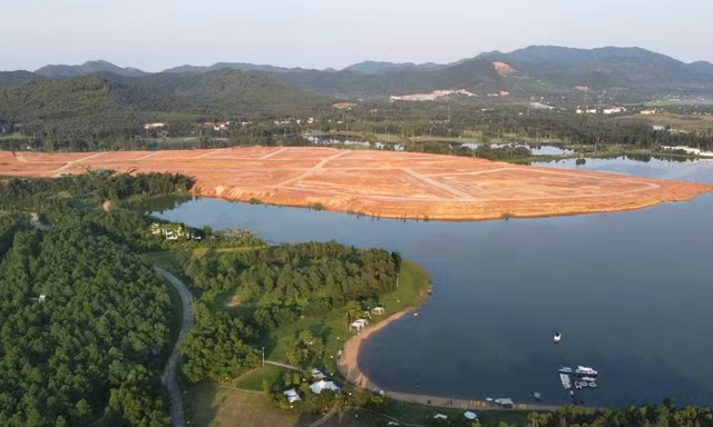 Vẫn có 33 tỉnh thành phố chưa ban hành danh mục hồ ao cấm san lấp. Ảnh minh họa: TTXVN.