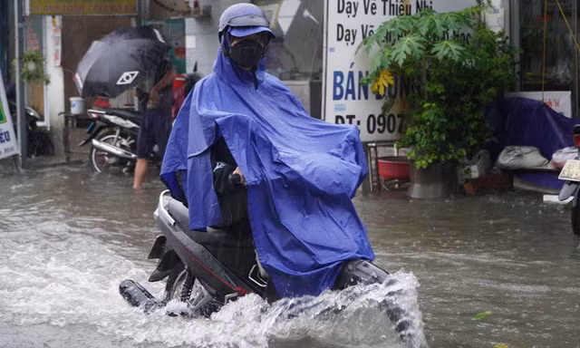 TPHCM sắp tái diễn mưa trái mùa