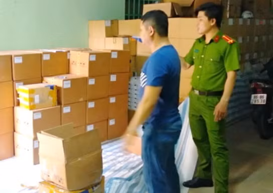 Phát hiện hơn 200.000 lọ thuốc kháng sinh 'dỏm' sắp bán cho người bệnh
