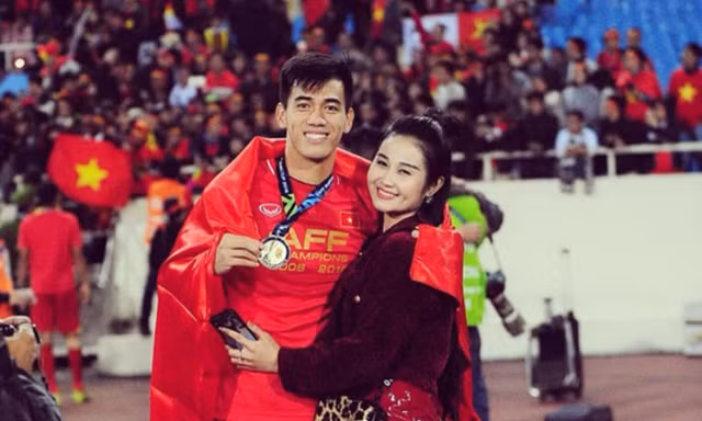 ‘Người hùng’ Tiến Linh chia tay hotgirl trước thềm SEA Games 30?