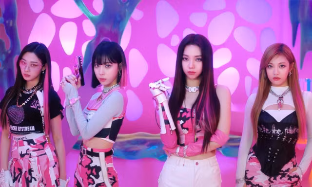 aespa chính thức đặt chân tới KWANGYA, đối đầu trực diện cùng Rắn Đen trong MV "Savage"