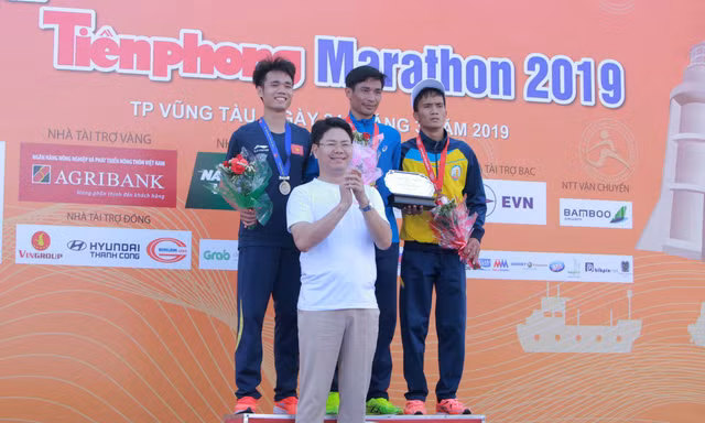 ĐKVĐ marathon nam Bùi Thế Anh bảo vệ thành công ngôi vô địch marathon nam