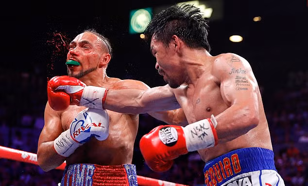 Pacquiao hạ tay đấm kém 10 tuổi, giành đai WBA hạng bán trung