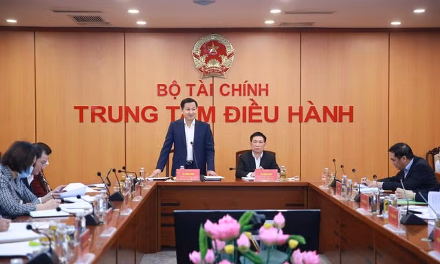 Phó Thủ tướng Lê Minh Khái và đoàn kiểm tra làm việc với Bộ Tài chính.