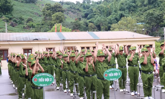 'Chiến sĩ nhí' xuất quân học làm chiến sĩ công an