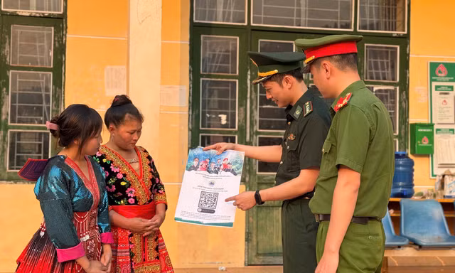 Hòm thư tố giác điện tử ẩn danh: ‘Vũ khí’ mềm của lính Biên phòng nơi biên cương