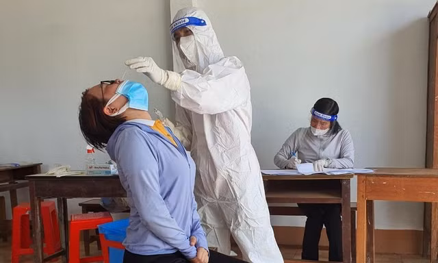Xét nghiệm kháng nguyên nhanh toàn TP Buôn Ma Thuột để sàng lọc F0 trong cộng đồng