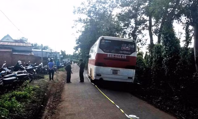 Công an khám nghiệm hiện trường