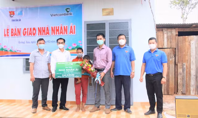 Tỉnh đoàn Đắk Lắk tặng nhà tình nghĩa cho gia đình khó khăn