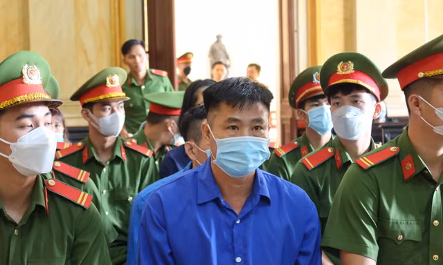 Nguyễn Khắc Đồi tại phiên tòa.