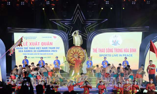 Toàn cảnh Lễ xuất quân hoành tráng của Đoàn Thể thao Việt Nam dự SEA Games 32