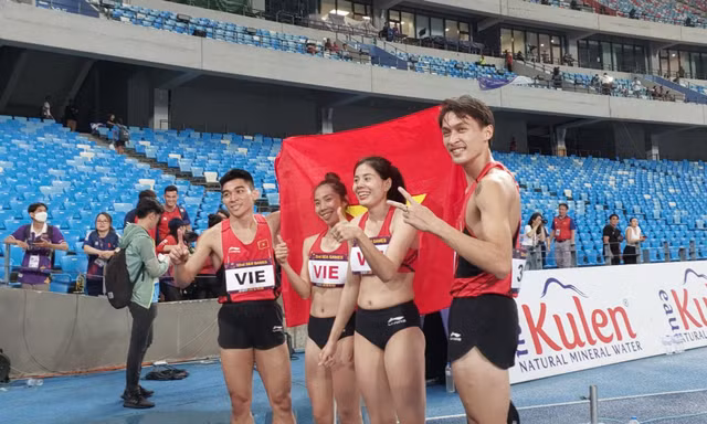 Chiến thắng nghẹt thở và phút ăn mừng vỡ òa cảm xúc của đội điền kinh hỗn hợp Việt Nam