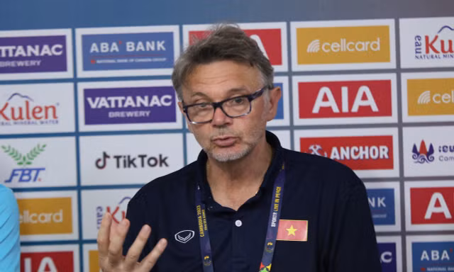 HLV Philippe Troussier: 'Nếu muốn vô địch, không được sợ hay lảng tránh đối thủ nào'