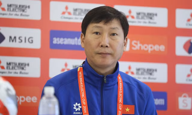 HLV Kim Sang-sik: ‘HLV Shin Tae-yong là tiền bối của tôi, nhưng tôi sẽ gạt bỏ chuyện cá nhân để tập trung giành 3 điểm’