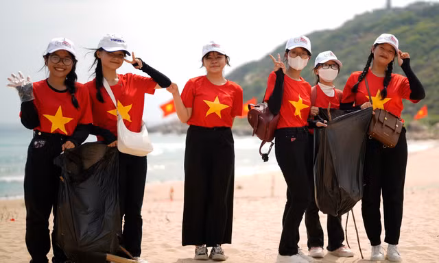 Vì 'Giấc mơ xanh', tuổi trẻ Phú Yên hào hứng bảo vệ môi trường biển 