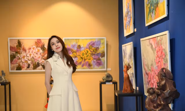 Các Á hậu, Người đẹp lạc bước trong không gian nghệ thuật 'Phụ nữ và mùa xuân'
