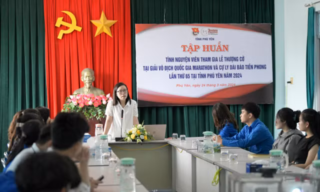 Tập huấn tình nguyện viên tham gia Lễ Thượng cờ Tiền Phong Marathon 2024