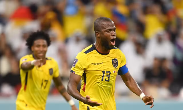 Enner Valencia, từ cậu bé vắt sữa bò, bị cảnh sát rượt trên sân đến người mở hàng World Cup 2022