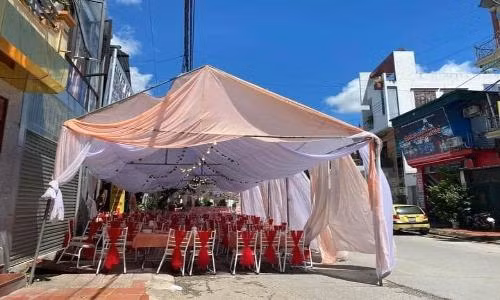 Người dân Điện Biên tới "giải cứu" nhà hàng bị khách “bỏ bom” 150 mâm cỗ cưới