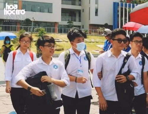 Học sinh Hà Nội kết thúc kỳ tuyển sinh lớp 10 THPT công lập với bài thi Toán