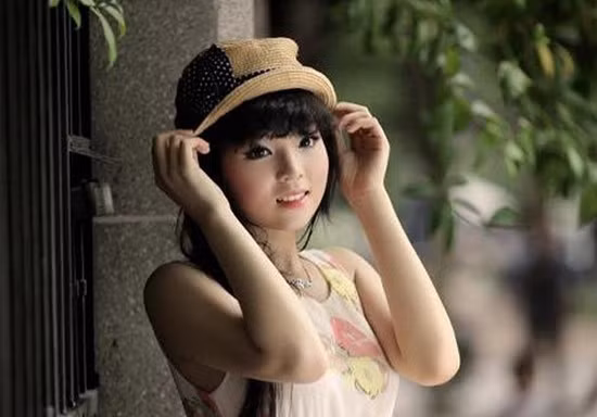 Nữ sinh như siêu mẫu học trường chuyên nói về não ngắn