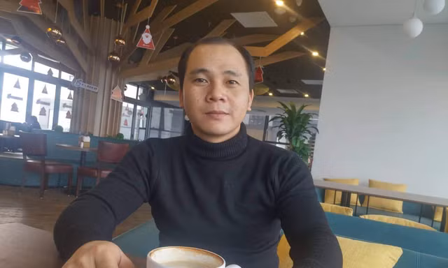 Chàng sinh viên xuất bản cùng lúc cả tiểu thuyết và thơ