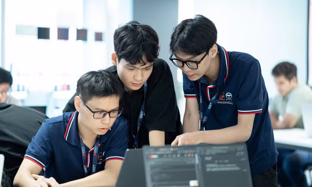 Hackathon liên quốc gia của RMIT thu hút tài năng AI và an toàn thông tin