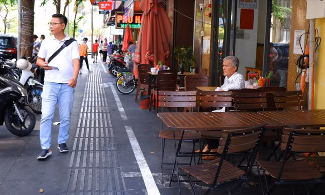 TPHCM nêu lý do chỉ thu được 7 tỉ đồng sau một năm cho thuê vỉa hè