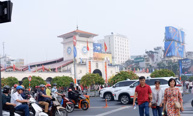 Hình ảnh giao thông khác lạ ở TPHCM ngày cuối tuần