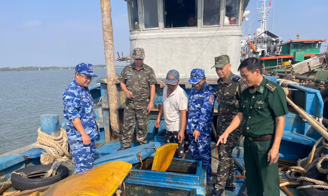 Bật nắp bồn chứa tàu cá khả nghi, phát hiện 50.000 lít dầu DO không rõ nguồn gốc