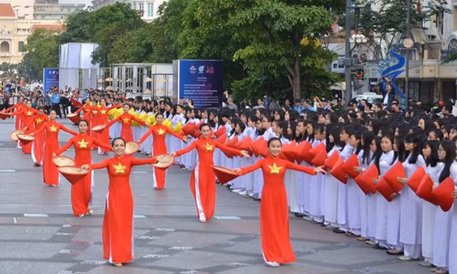 Cấm xe một số đoạn đường trung tâm TPHCM vào cuối tuần 